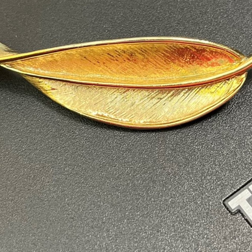 MONET signed DESIGNER 🍒 LEAF BROOCH,😍 😍 just gorgeous ⭐️